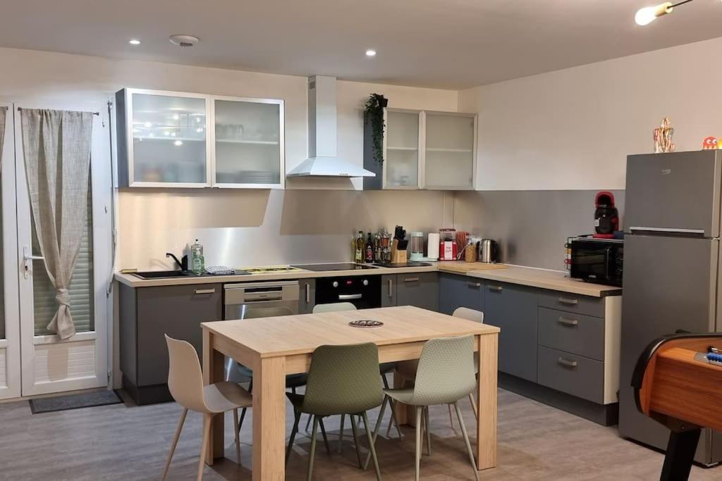 Belle Maison Climatisee Renovee Pac-Man Entre Collegues, Amis, Famille - Barbecue - Netflix - Prime - Baby Foot 50Cts Saint-Seurin-sur-l'Isle Bagian luar foto