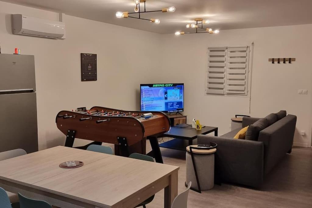Belle Maison Climatisee Renovee Pac-Man Entre Collegues, Amis, Famille - Barbecue - Netflix - Prime - Baby Foot 50Cts Saint-Seurin-sur-l'Isle Bagian luar foto