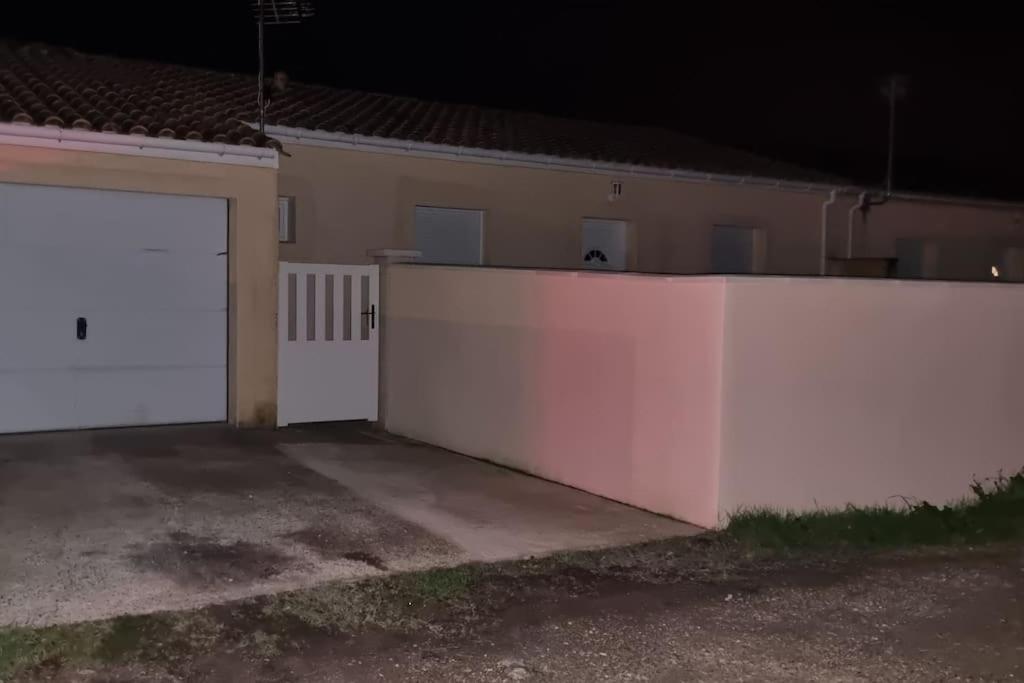 Belle Maison Climatisee Renovee Pac-Man Entre Collegues, Amis, Famille - Barbecue - Netflix - Prime - Baby Foot 50Cts Saint-Seurin-sur-l'Isle Bagian luar foto