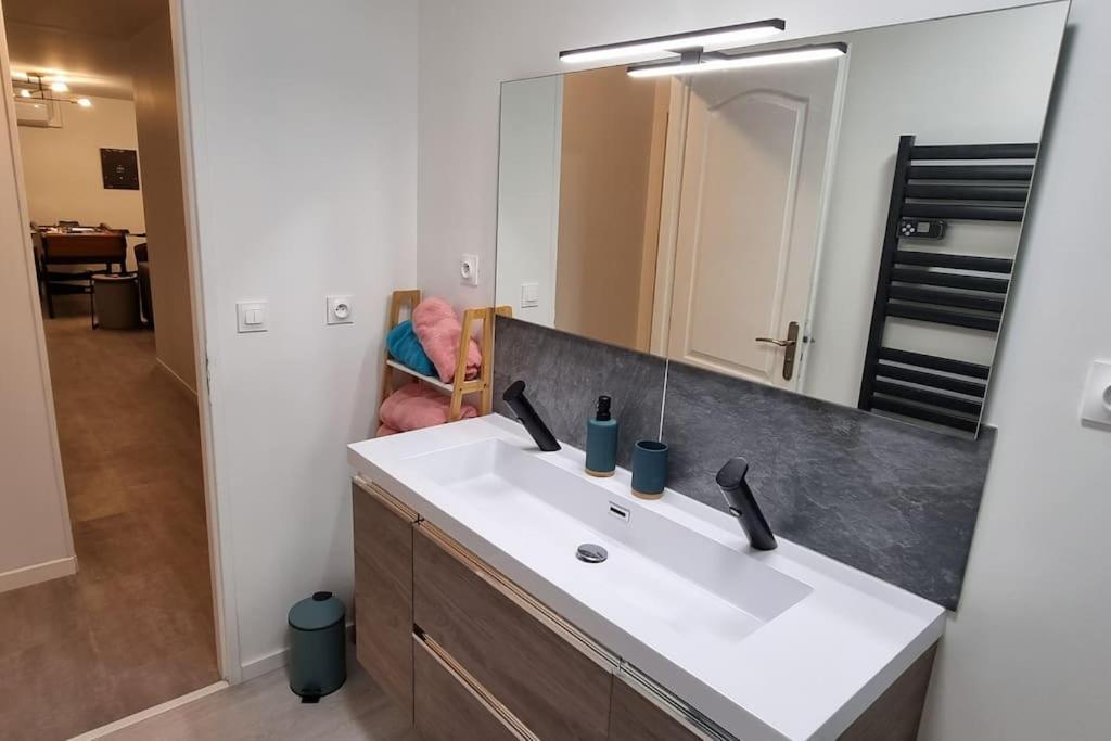 Belle Maison Climatisee Renovee Pac-Man Entre Collegues, Amis, Famille - Barbecue - Netflix - Prime - Baby Foot 50Cts Saint-Seurin-sur-l'Isle Bagian luar foto